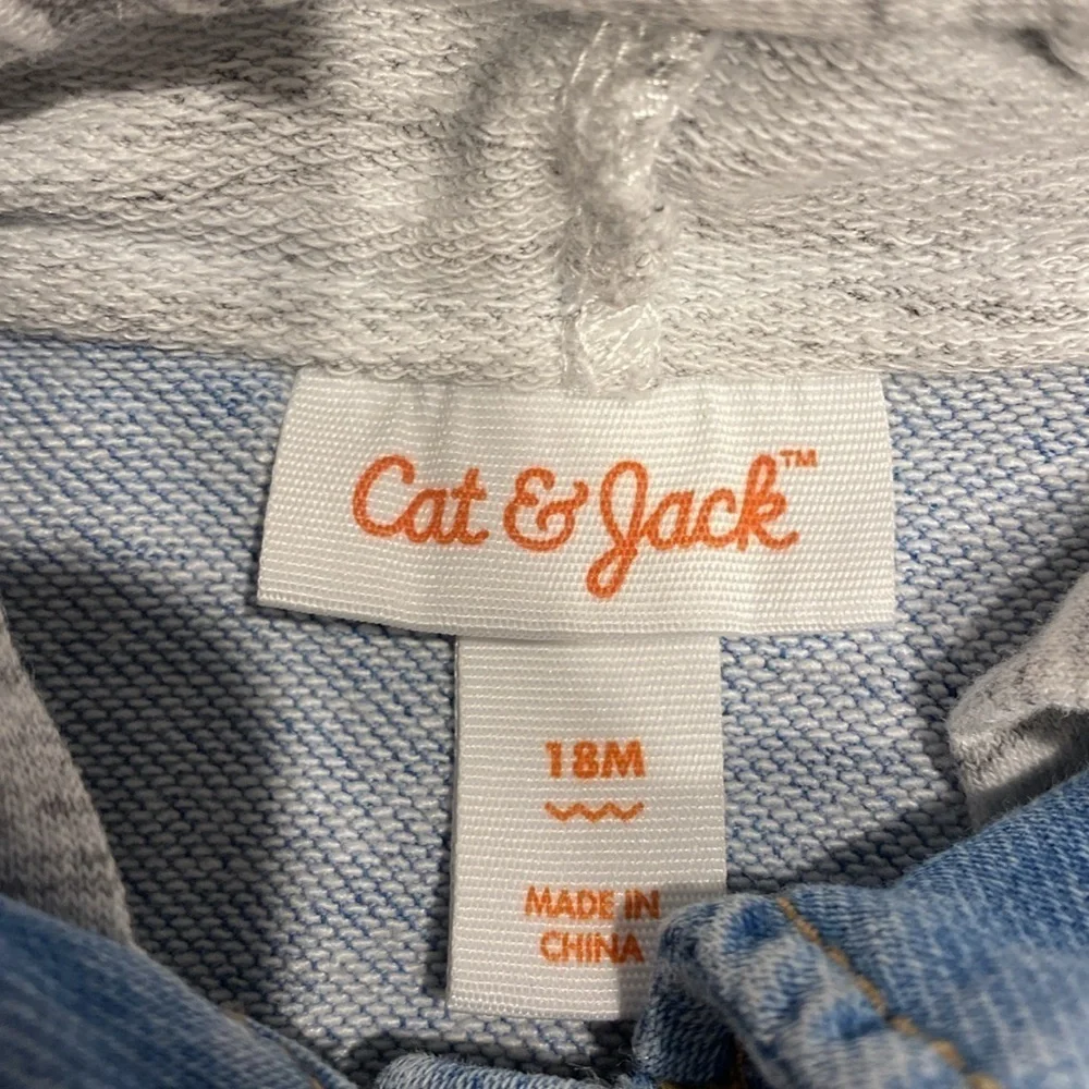 T baby Cat & Jack blue denim jacket size 18 M